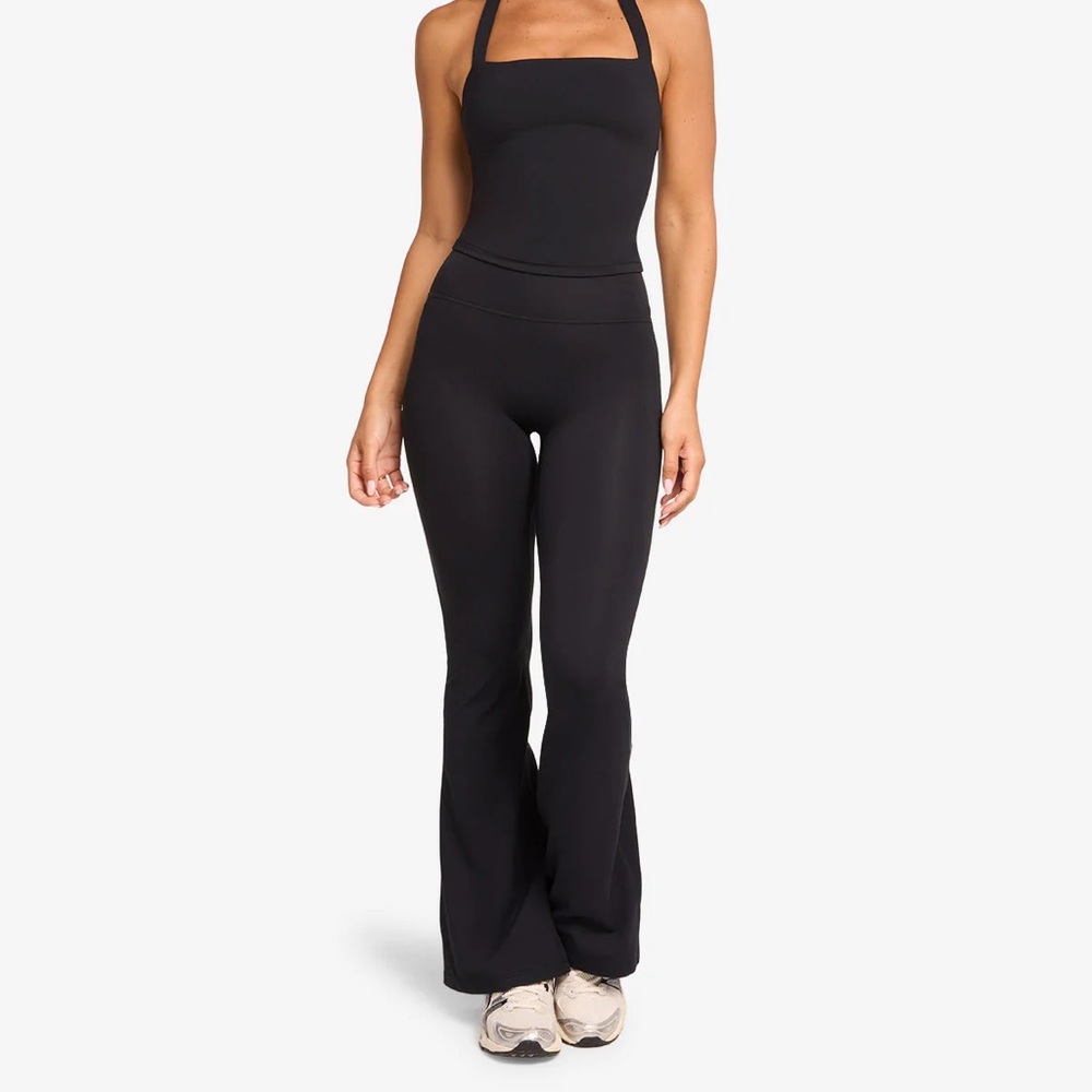 Crop Shop Boutique FORM INVISIBLE SCRUNCH FLARE LEGGINGS